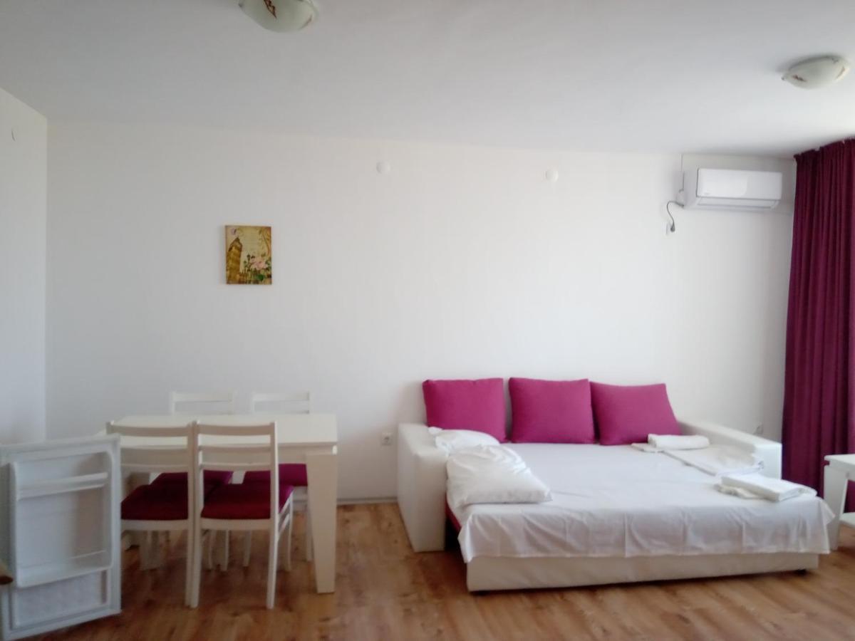 Apartcomplex Chateau Aheloy Lejlighed Eksteriør billede